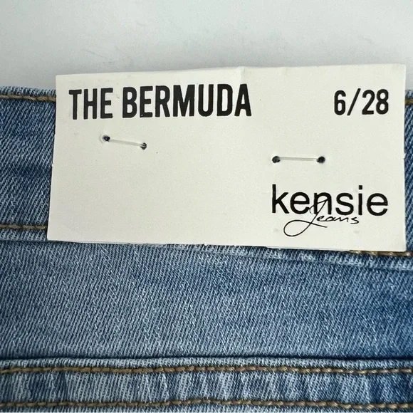 NWT KENSIE Jeans Women’s Bermuda Blue Jean Shorts Sz 6/28 Medium Wash Distressed - Picture 7 of 14